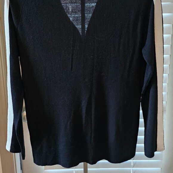 ❤️💯Madison Marcus Sporty and Athletics inspired Knit Top Size M - Picture 8 of 8